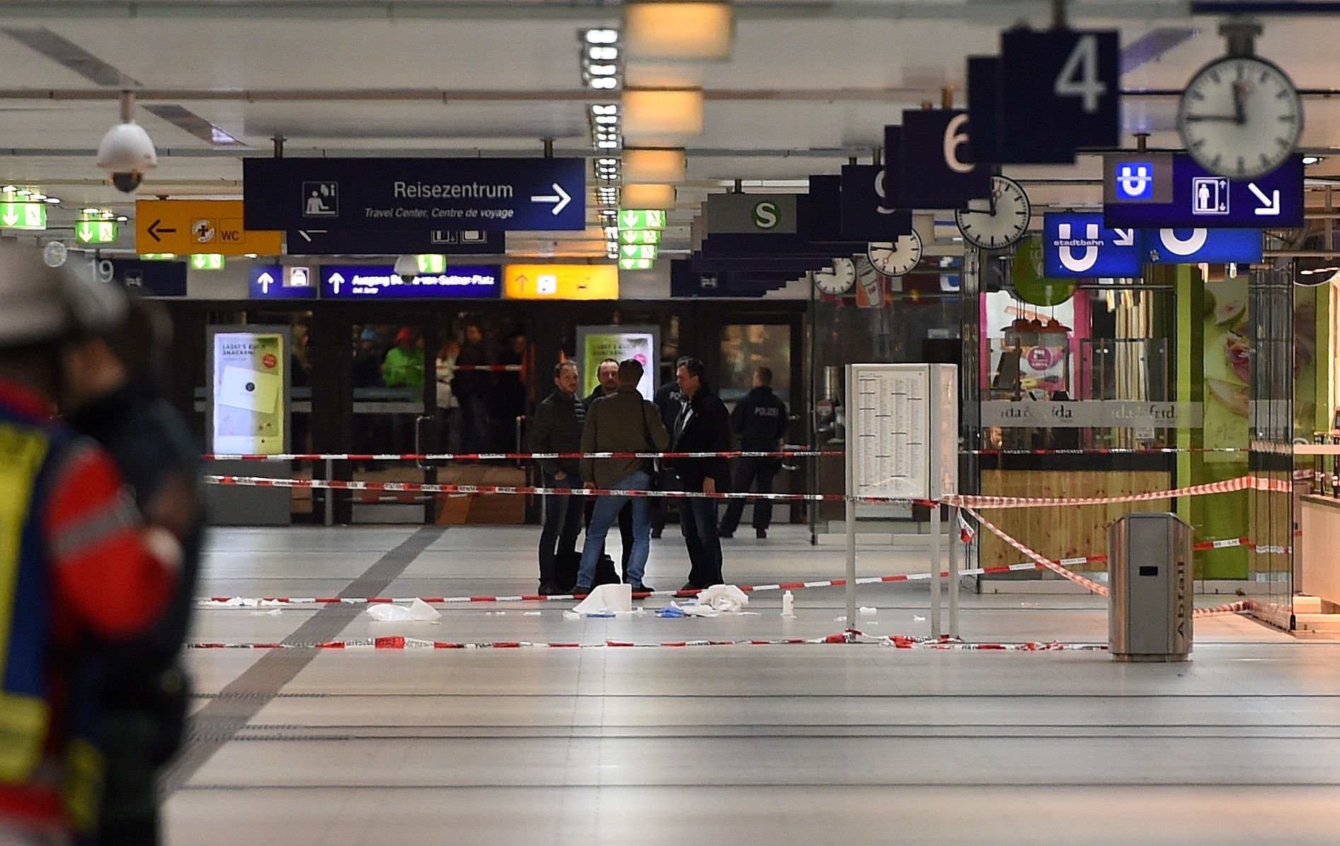 Der Düsseldorfer Hauptbahnhof nach dem Axt-Angriff am Donnerstagabend.