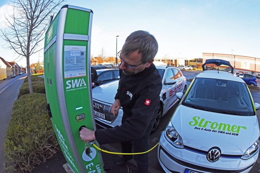 Die neue Stromtankstelle am E-Center wurde erst Ende 2019 in Betrieb genommen. Die Stadtwerke wollen das Netz weiter ausbauen.