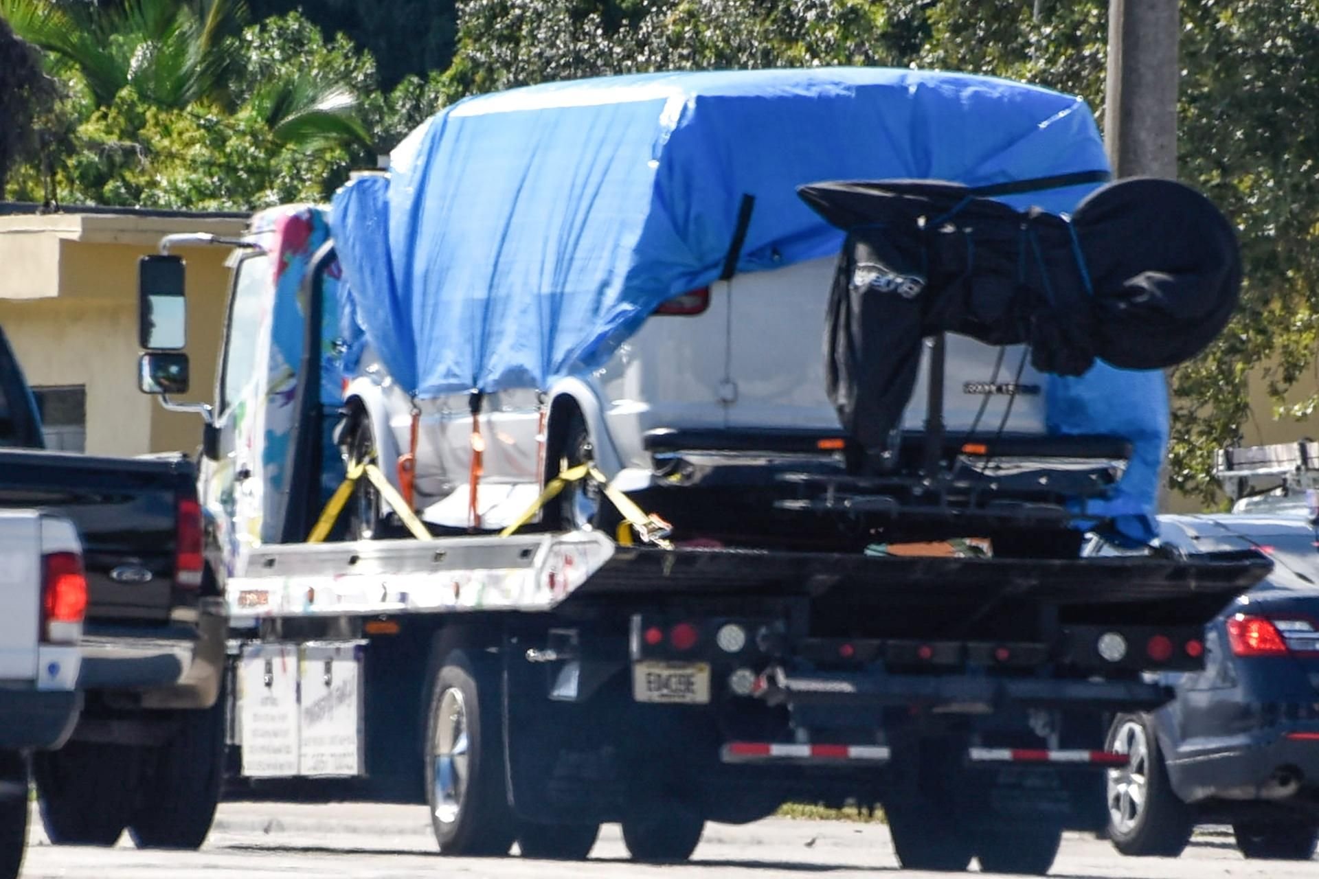 Der Lieferwagen wurde vom FBI abtransportiert.