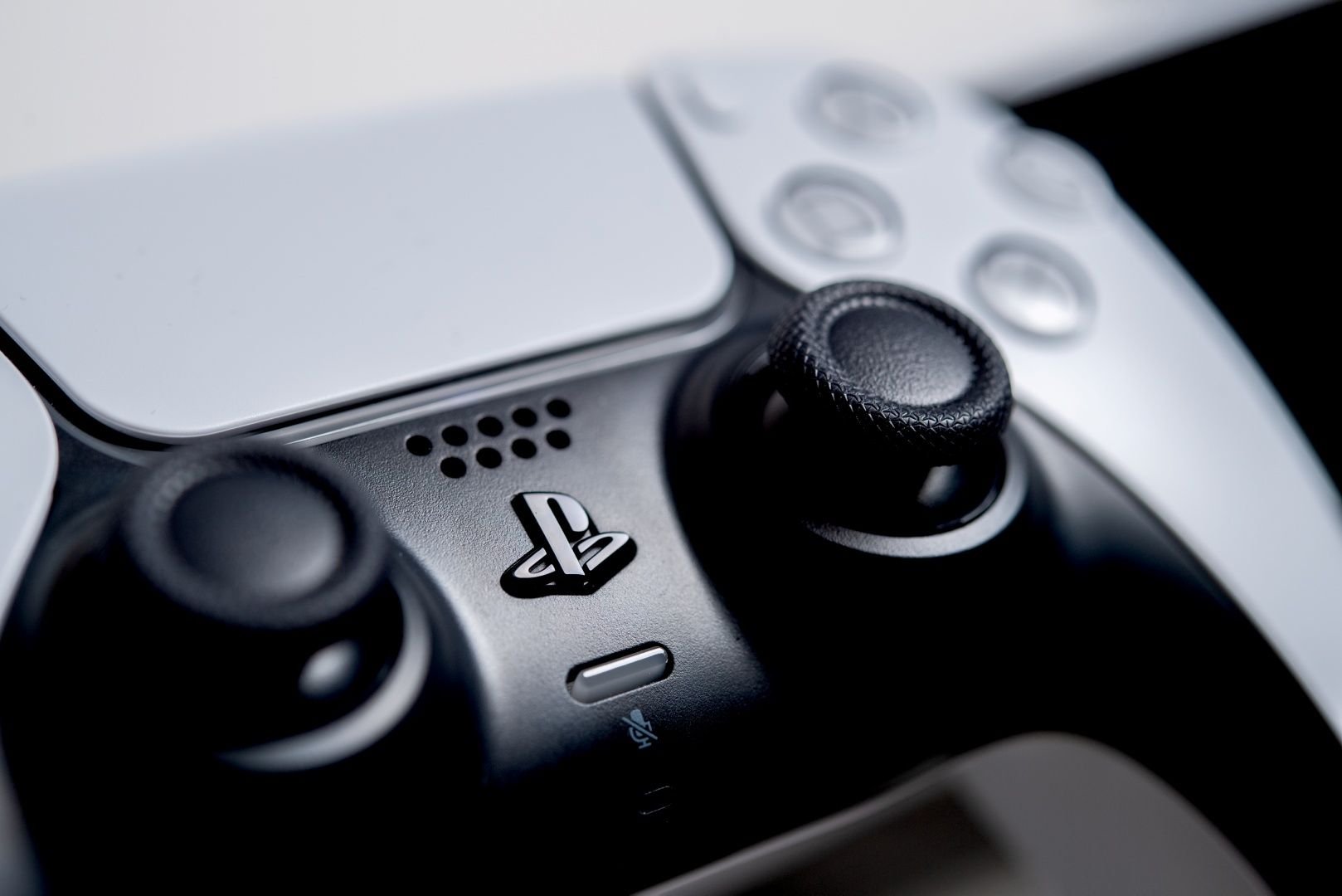 Controller einer Playstation-5-Spielkonsole von Sony