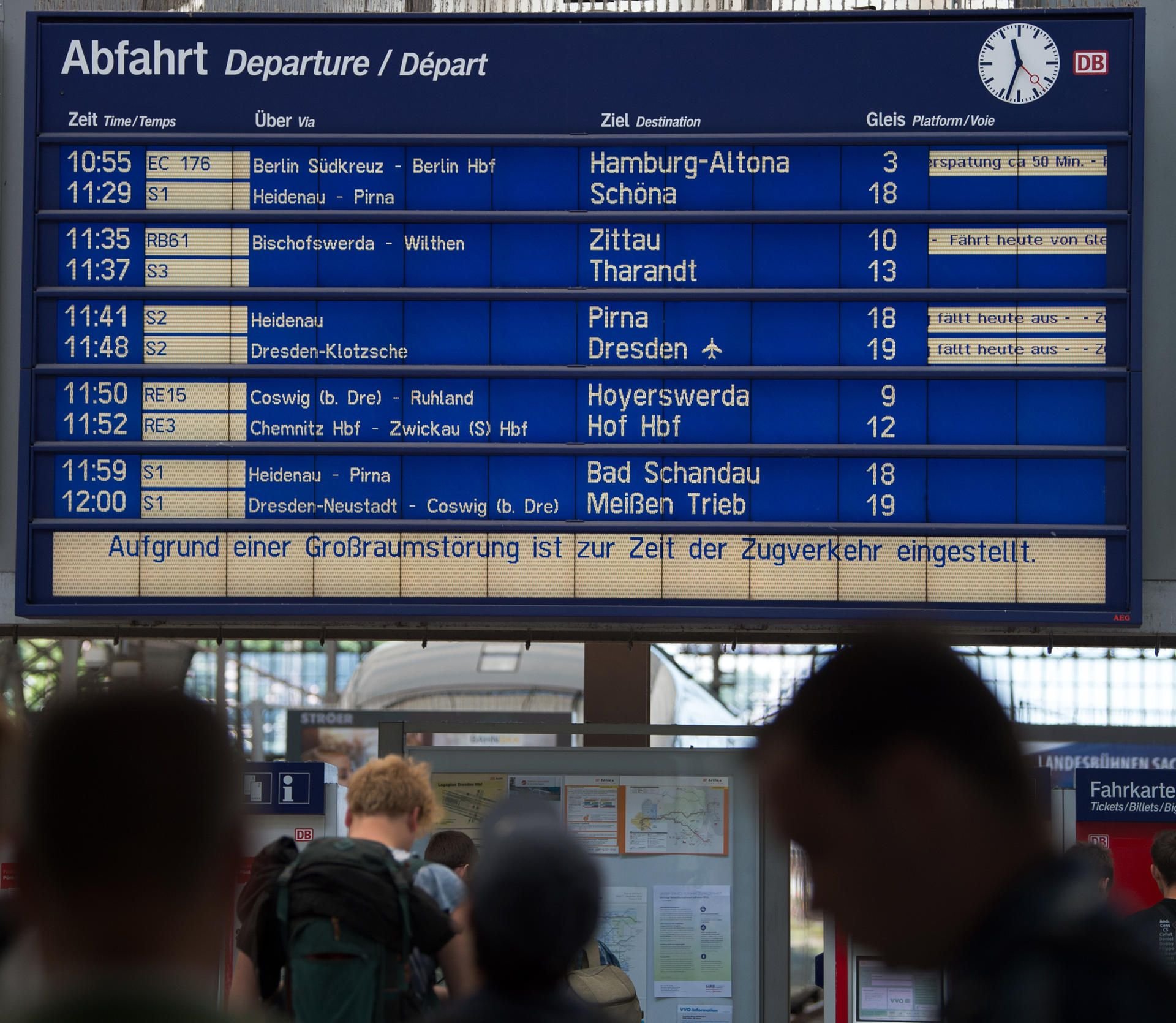 Auf die Bahn waren zu Wochenbeginn Brandanschläge verübt worden.