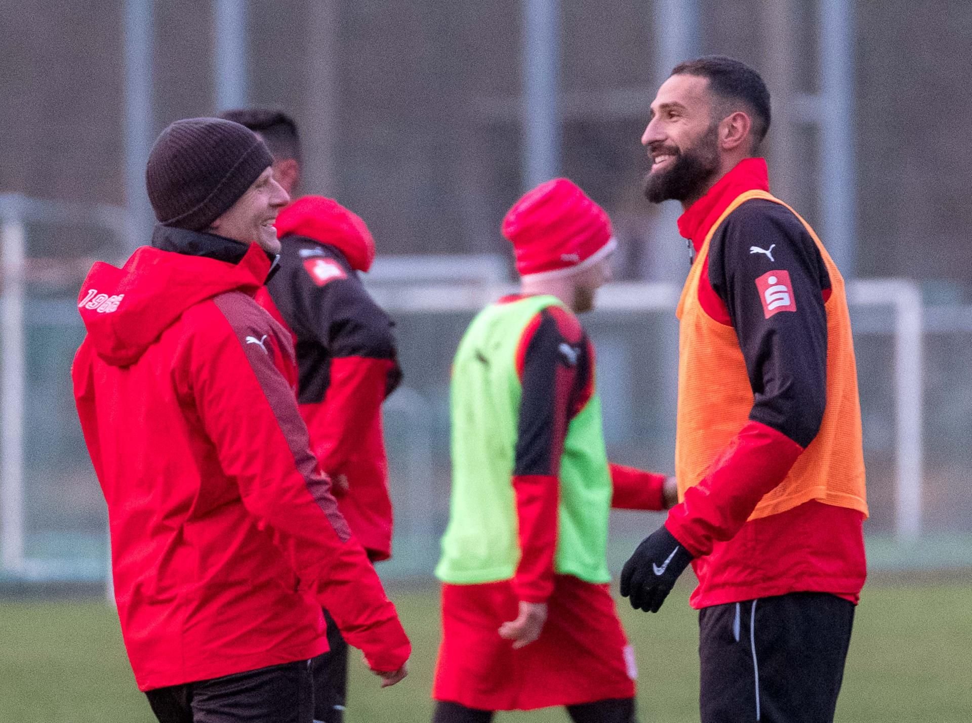 Rückkehrer Benjamin Pintol (r.) und HFC-Trainer Rico Schmitt.