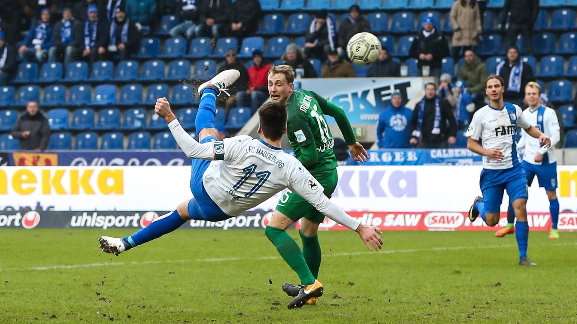 Akrobatisch und erfolgreich: Christian Beck erzielt das Tor des Monats Februar für den FCM gegen Preußen Münster.