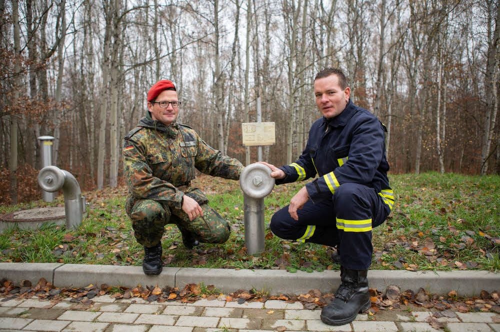 Ralf Handschug an einer Wasserentnahmestelle.