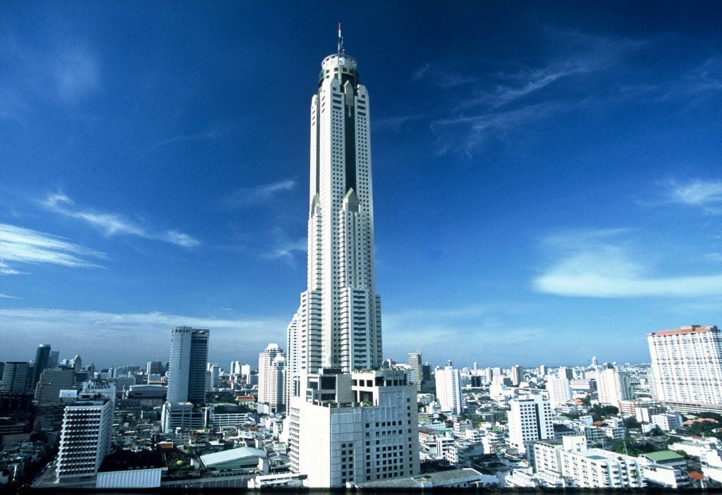 Im höchsten Gebäude Thailands, dem Baiyoke Tower II, befindet sich das Baiyoke Sky Hotel mit einer Höhe von 304 Metern.