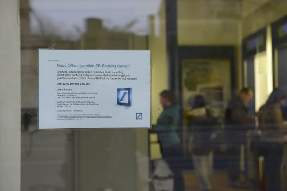 Immer mehr Banken im Saalekreis reagieren mit nächtlichen Schließungen von SB-Filialen auf Angst vor Vandalismus.