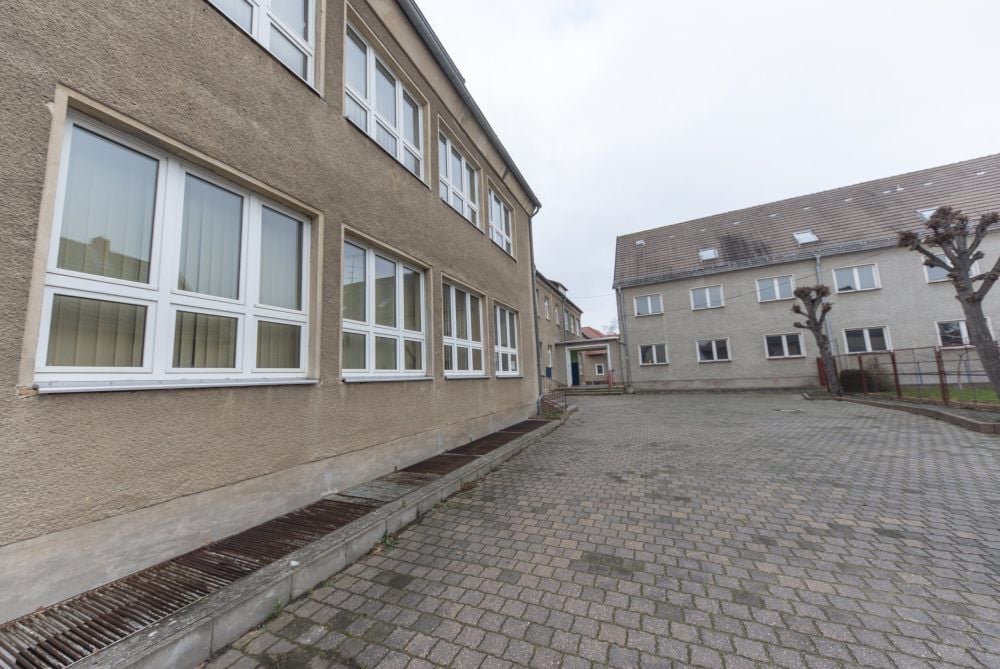 Der leerstehende Gebäudekomplex der ehemaligen Goethe-Schule in Ditfurt.