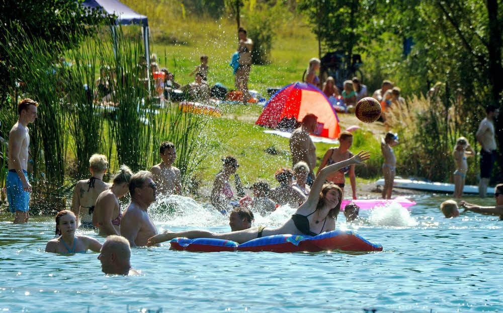 Badegäste können sich schon bald wieder am Froser See tummeln. Am Sonnabend wird die Saison eröffnet.