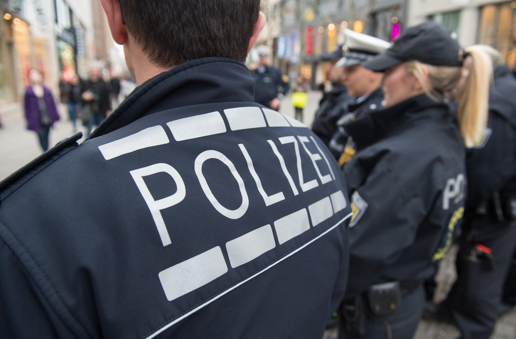 Die Polizei in Magdeburg sucht nach einem Verkehrsrowdy.