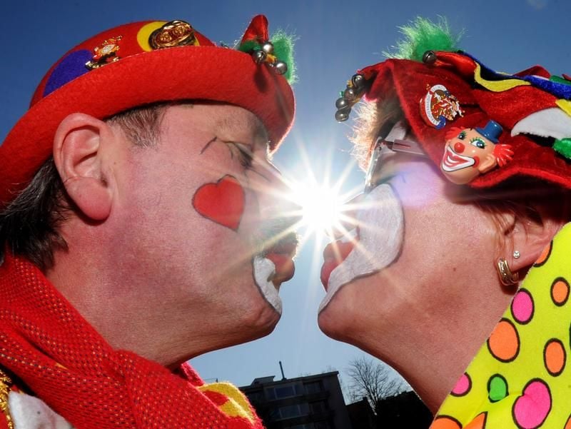 An Weiberfastnacht wird traditionell viel „gebützt“.
