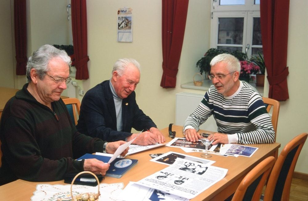 MZ-Autor Wilfried Lassak (links) ist Sigmund Jähn (Mitte) im Lauf seines Lebens mehrere Male begegnet.