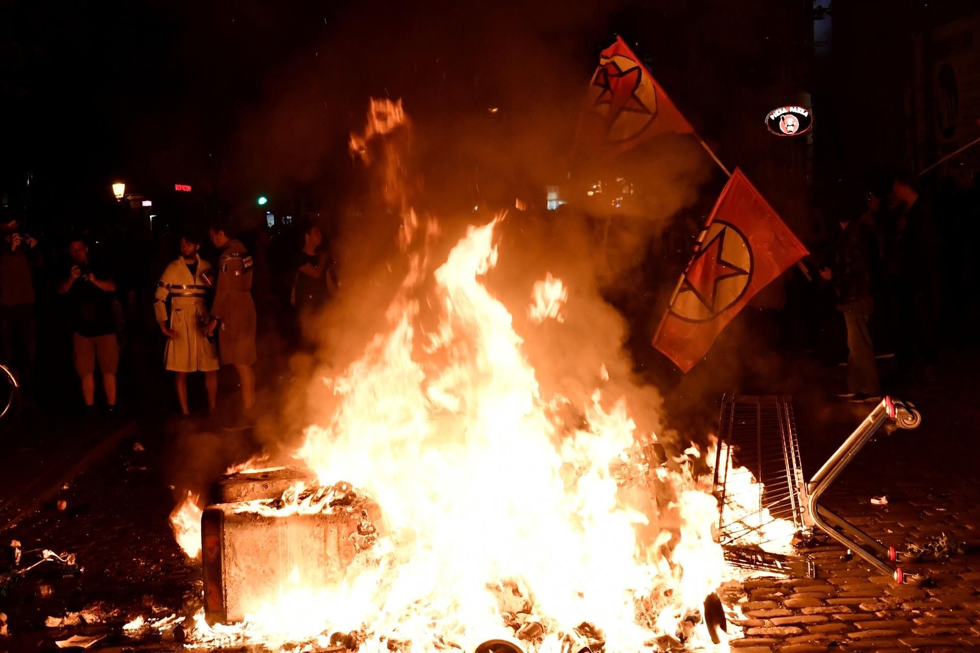 Linksautonome der Roten Flora demonstrieren gegen den G20-Gipfel in Hamburg.