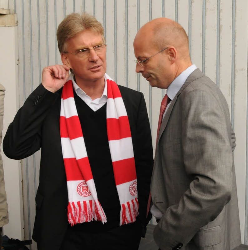 Ist das Tischtuch zwischen HFC-Präsident Michael Schädlich (links) und Oberbürgermeister Bernd Wiegand nun zerschnitten?