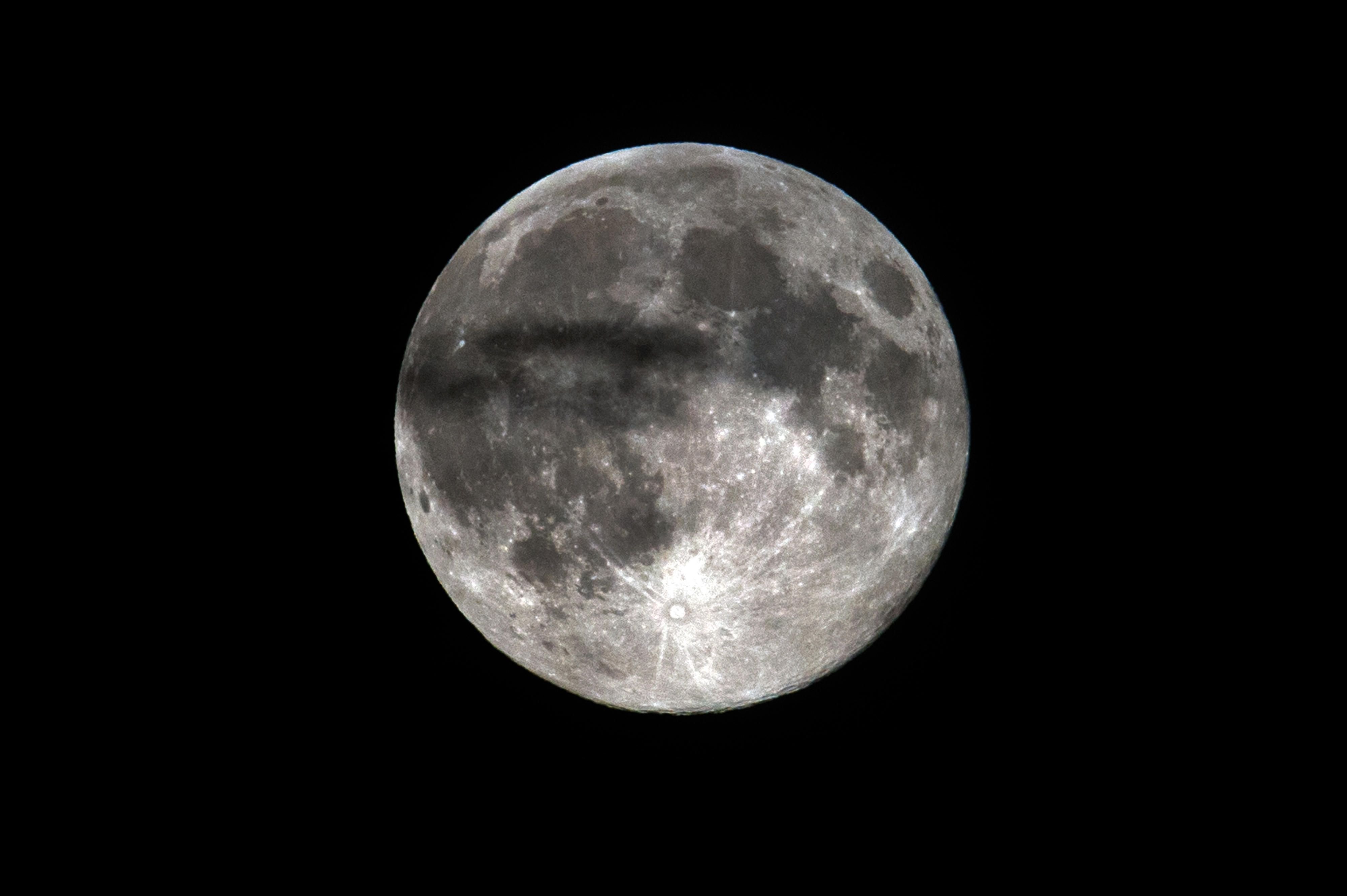 Der Vollmond am 10. Oktober 2014 war auch ein Supervollmond. Am 14. November 2016 soll der Mond noch ein bisschen größer und heller leuchten.