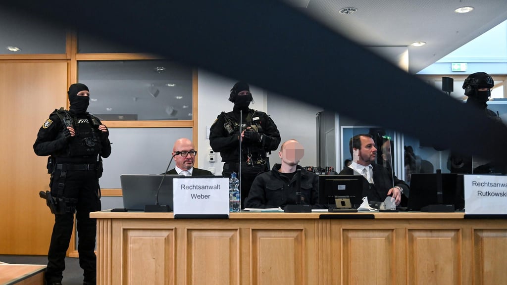 Blick auf die Bank der Verteidigung.