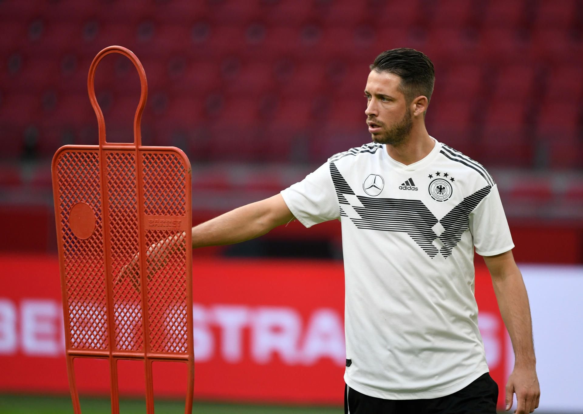 Mark Uth steht in der Startelf.