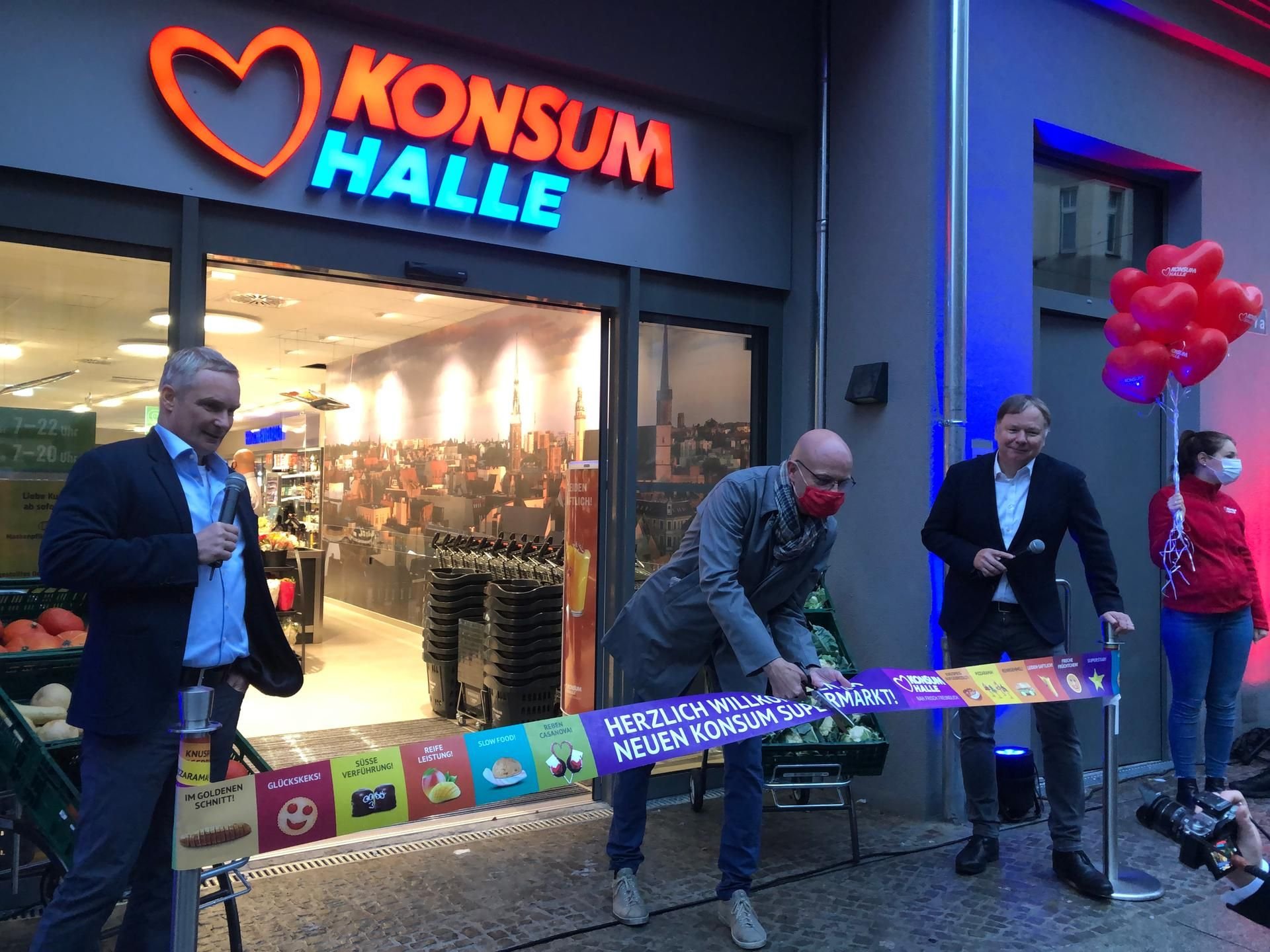 Von links nach rechts: Konsum-Vorstand Michael Faupel, Oberbürgermeister Bernd Wiegand und Konsum-Vorstand Dirk Thärichen