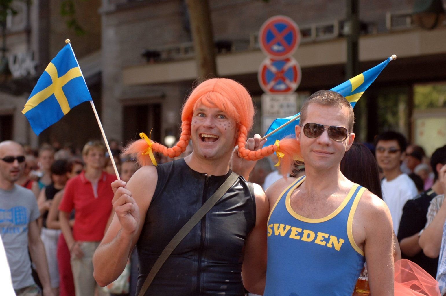 Pippi heute: Zwei schwedische Schwule beim CSD in Berlin.