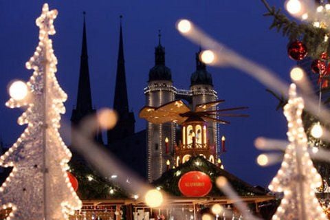Der Weihnachtsmarkt in Halle zieht jedes Jahr viele Besucher an.