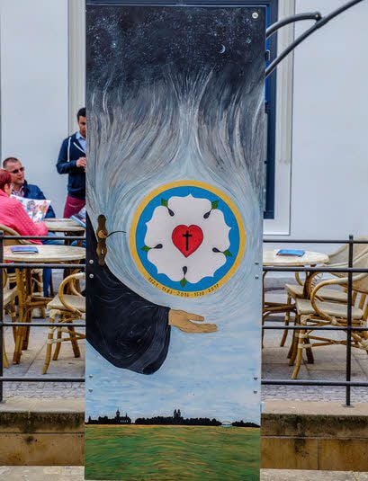 Das Publikum hat gesprochen: Platz zwei geht an gleich drei Werke und unter anderem an: die Tür von Sigrun Schulze.