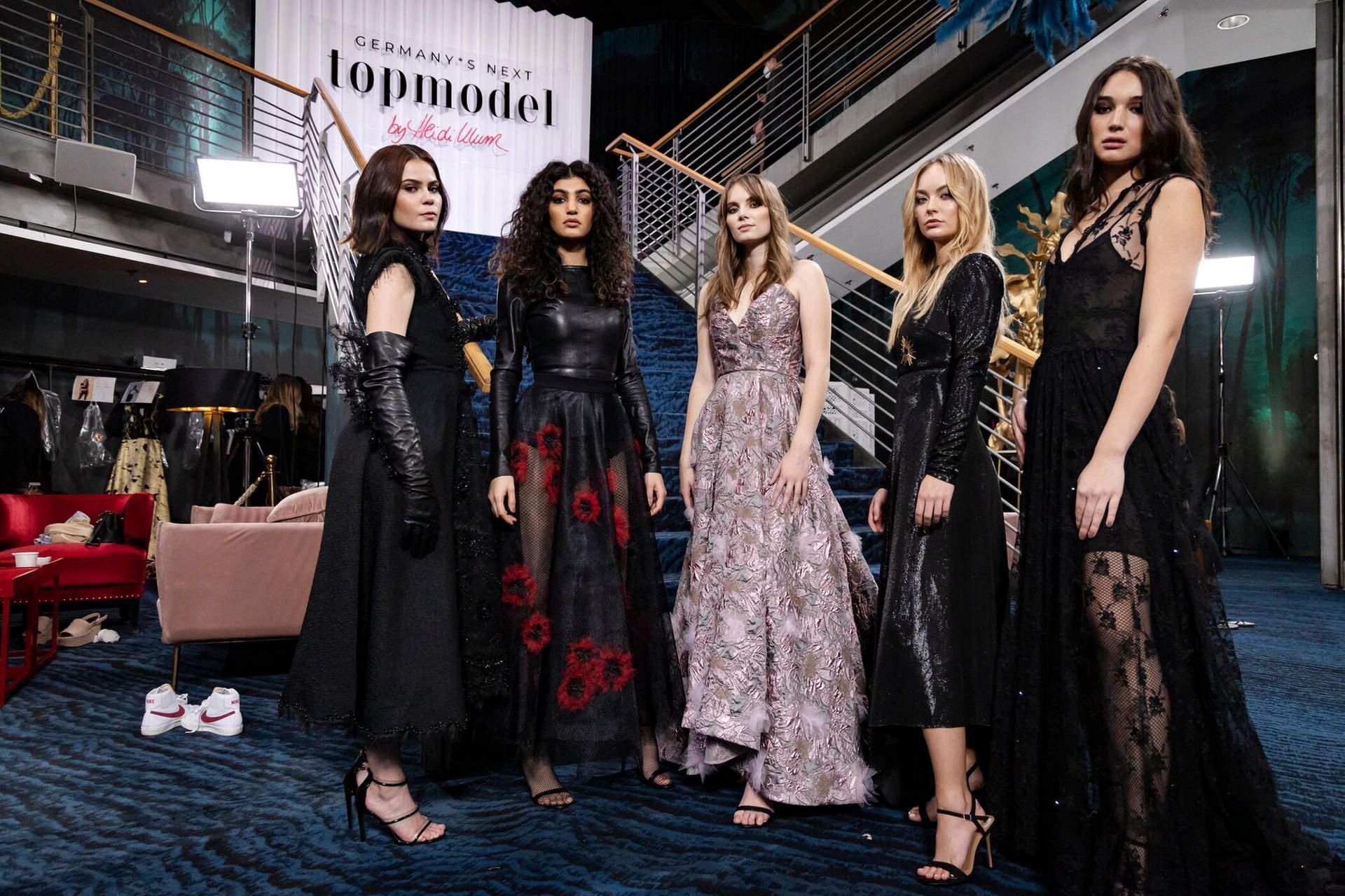 Luca Vanak aus Bobbau (3. v.l.) hat es in die nächste Runde von „Germany's Next Topmodel“ geschafft.