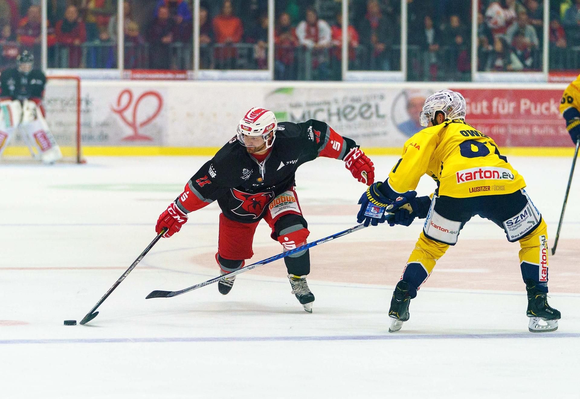 Tyler Mosienko von den Saale Bulls, hier im Testspiel gegen Weisswasser.