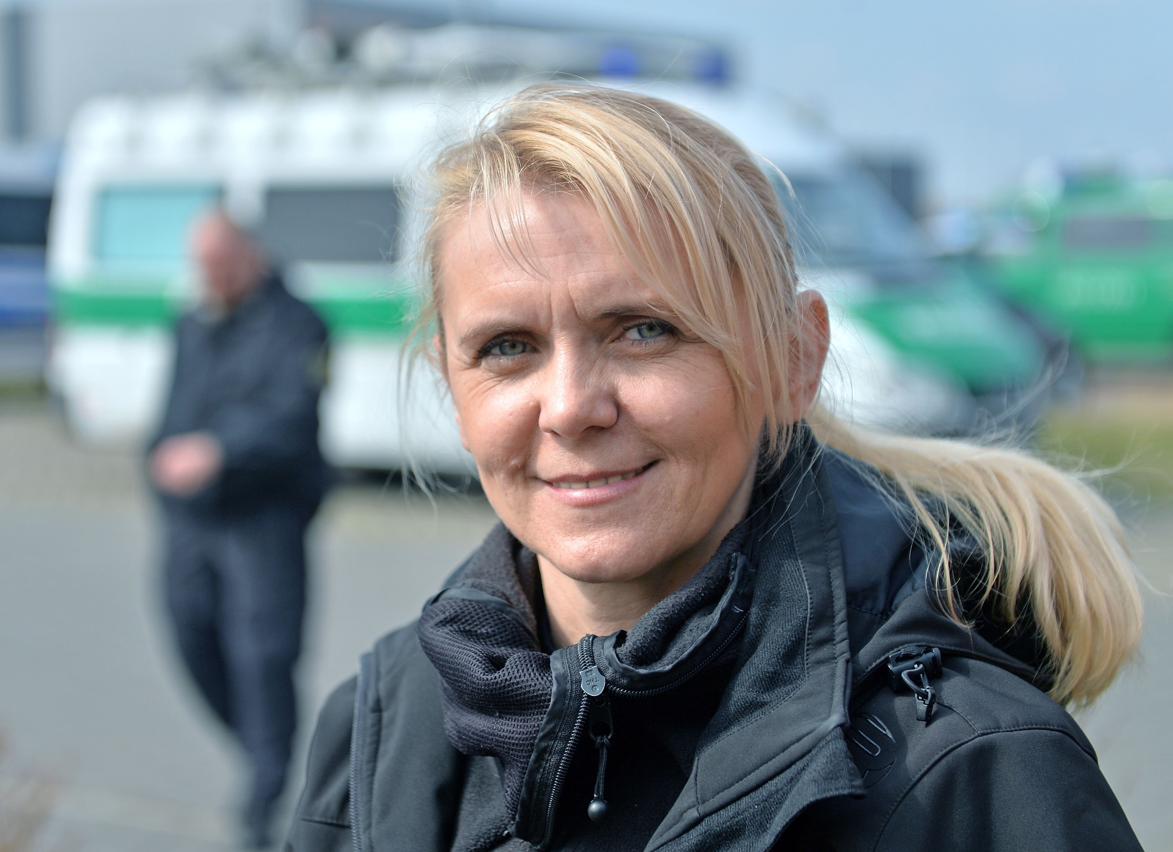 Bundespolizistin Anna Maria Rühlmann ist als sogenannte Fankundige Beamtin für den Halleschen FC zuständig.