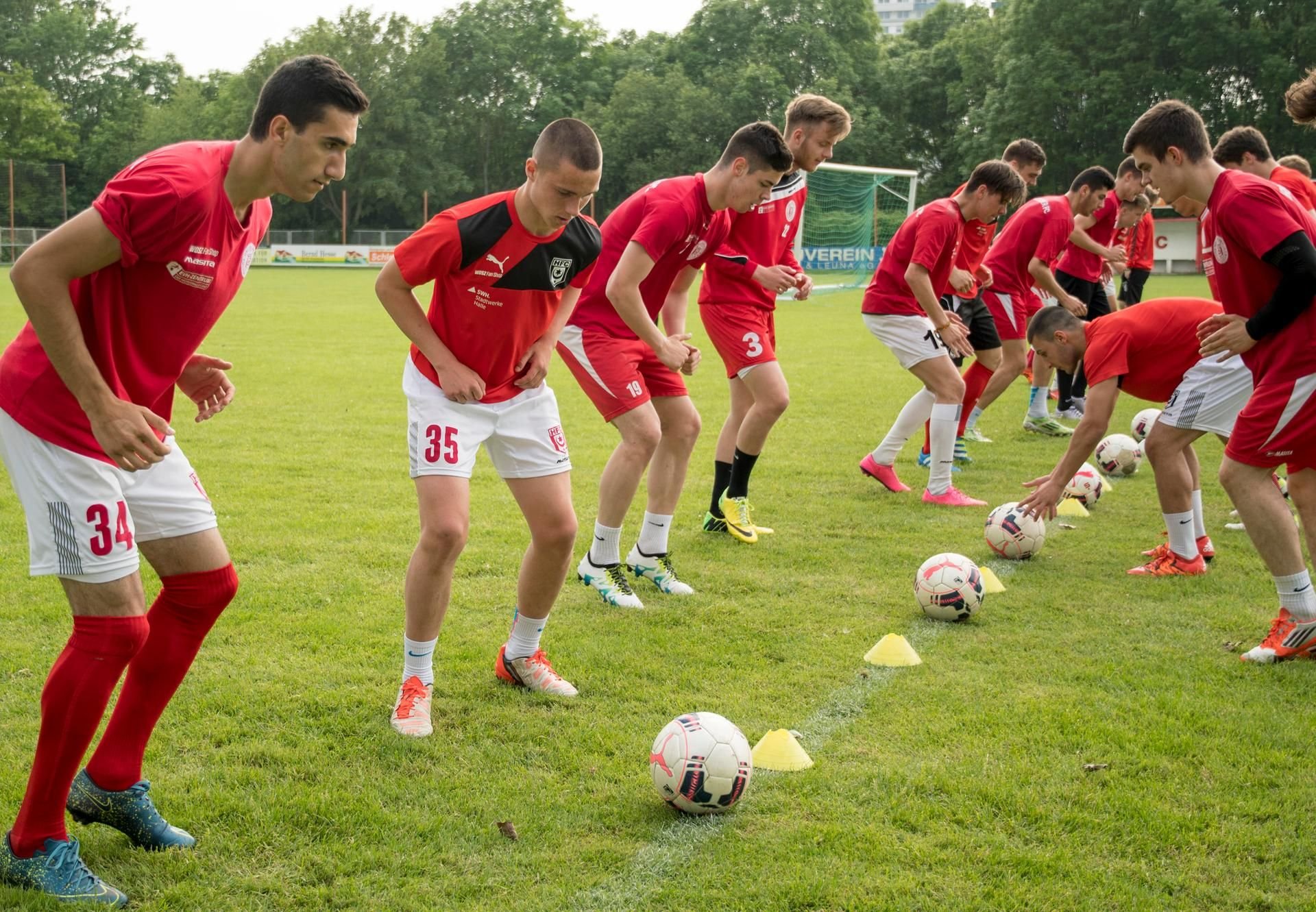 Training bei den A-Junioren des Halleschen FC.