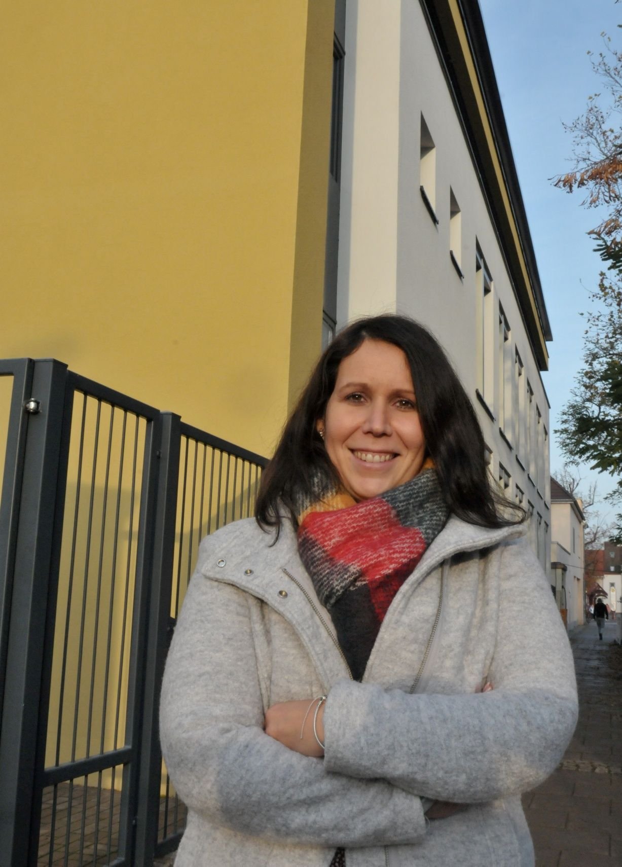 Katharina Werner koordiniert vom Kreishaus III an der Bernburger Karlstraße aus den Ausbau des Breitbandnetzes in geförderten Bereichen des Salzlandkreises.