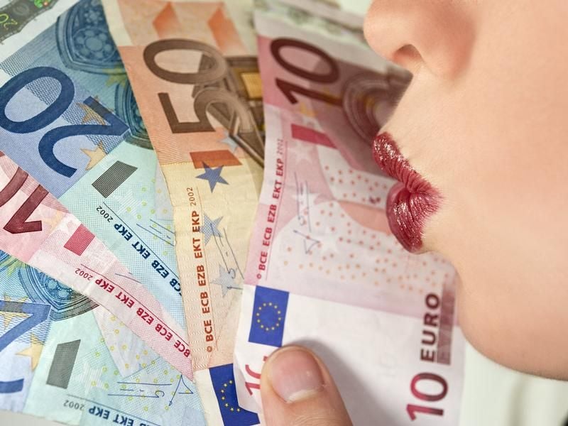 Frauen müssen sich um das Thema Geld kümmern. Denn durch Babypause, Teilzeit- und Minijobs oder die Pflege älterer Familienmitglieder bekommen sie später oft weniger Rente als Männer.