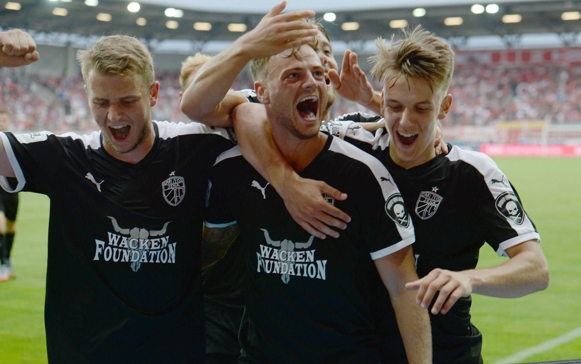 Der HFC ist gewarnt: Im Hinspiel schoss Jenas Stürmer Timmy Thiele das 1:0.
