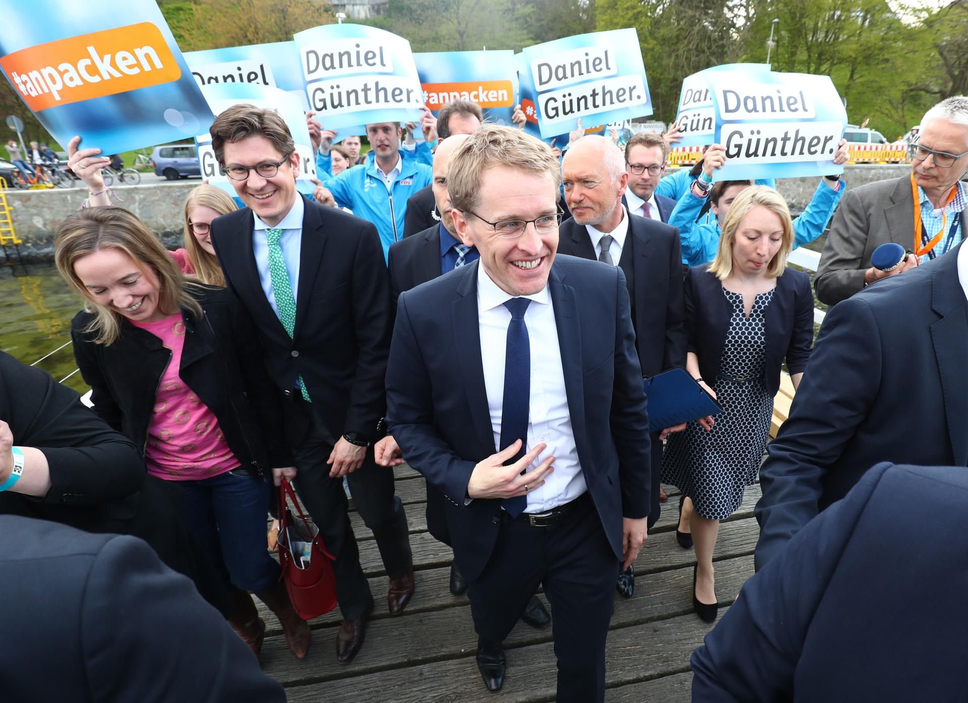 Daniel Günther, CDU-Spitzenkandidat für die Landtagswahl, kommt zur Wahlparty der Partei.