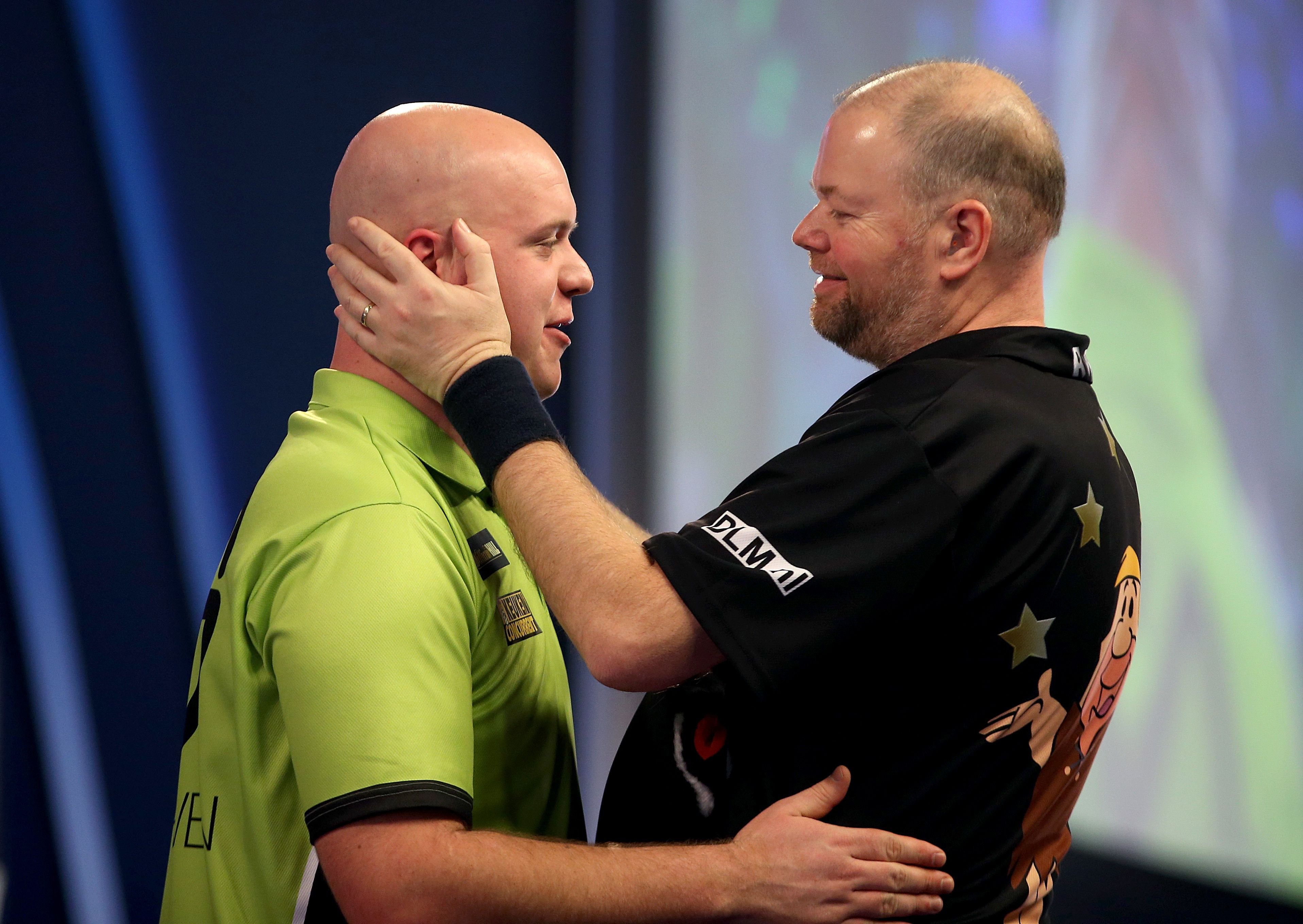 Michael van Gerwen (l.) und Raymond van Barneveld