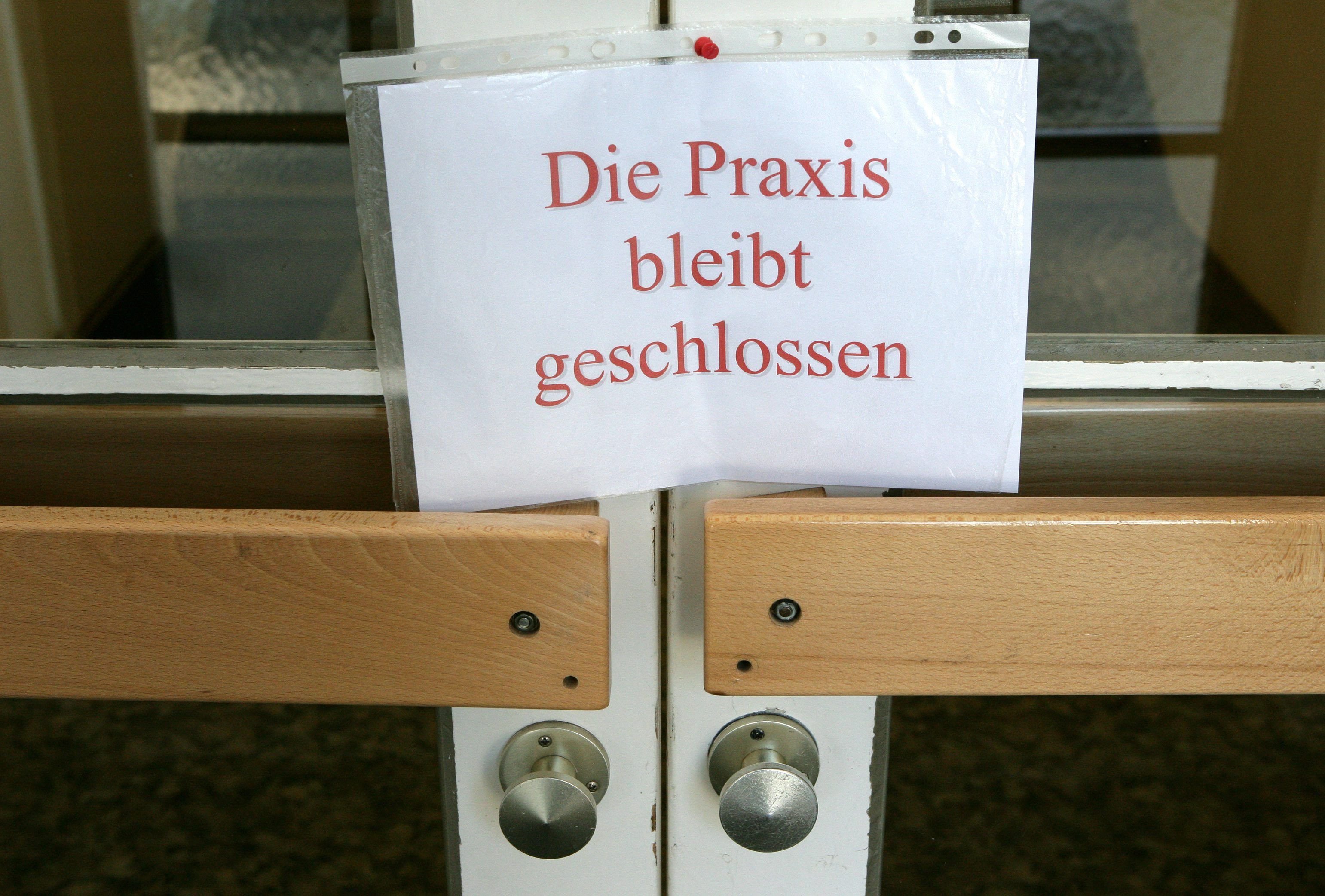 Wenn Ärzte keine Nachfolger finden, müssen sie ihre Praxis schließen.