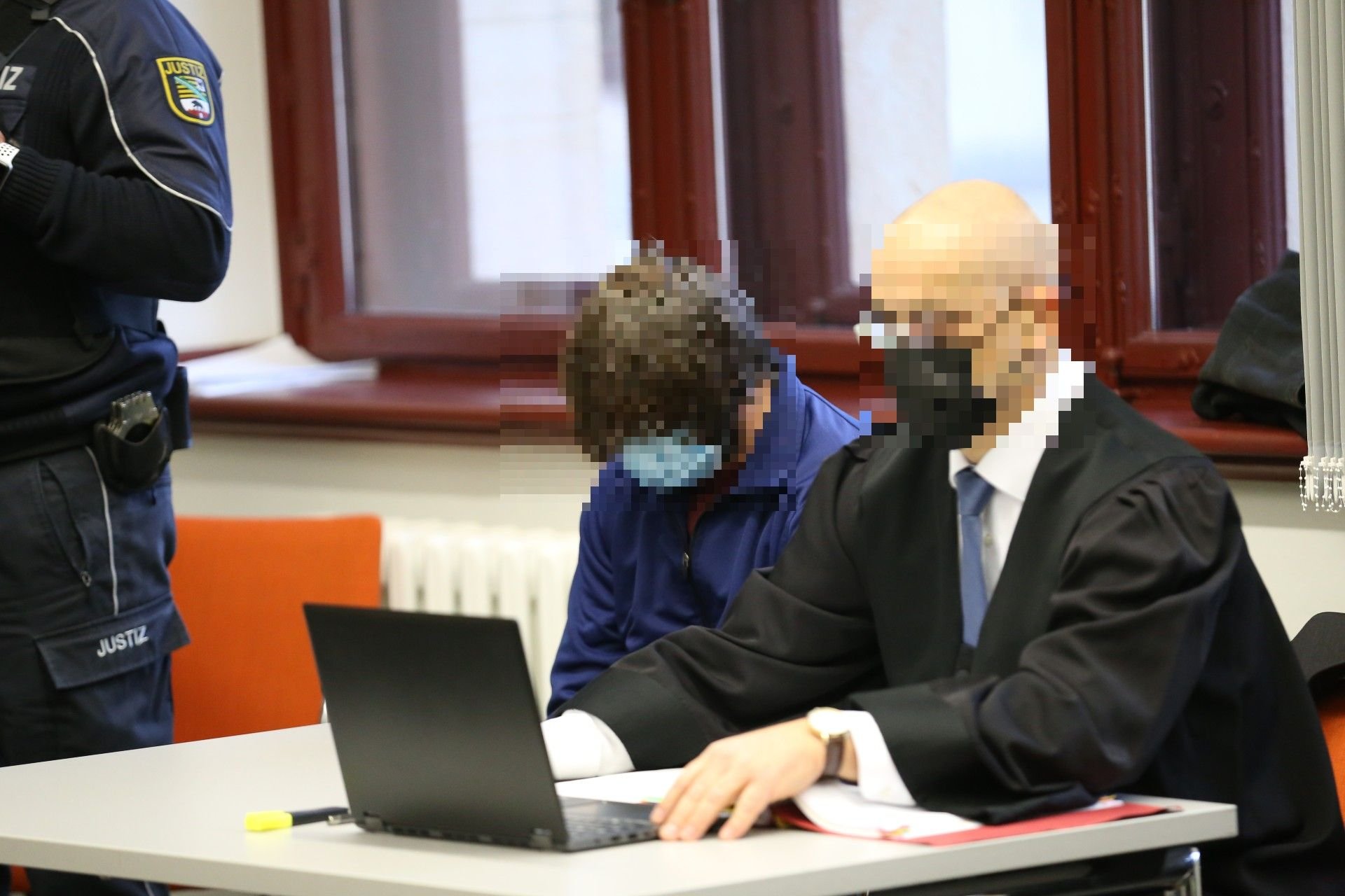 Der Angeklagte Querfurter soll den zweijährigen Jungen seiner Lebensgefährtin schwer missbraucht und getötet haben. Die Beweislast ist erdrückend.