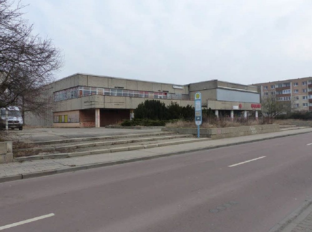 Heute ist der gesamte Komplex verschlossen oder mit Pressspanplatten gesichert.
