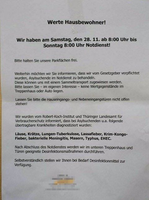 Mit diesem Aushang warnt die Praxis der Erfurter Zahnärztin Kathleen T. die Hausbewohner vor Flüchtlingen im Gebäude.