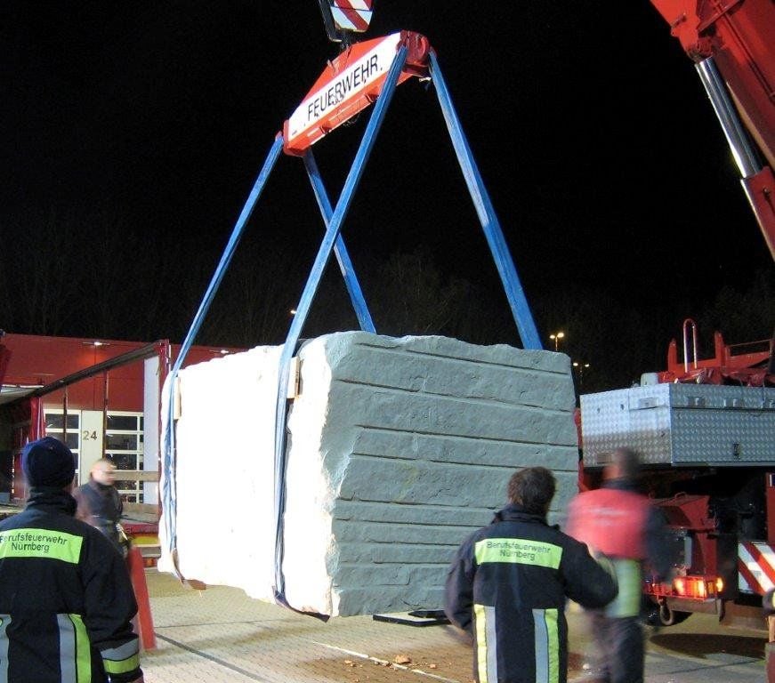 In diesen Betonklotz waren 374 Pakete Marihuana versteckt.