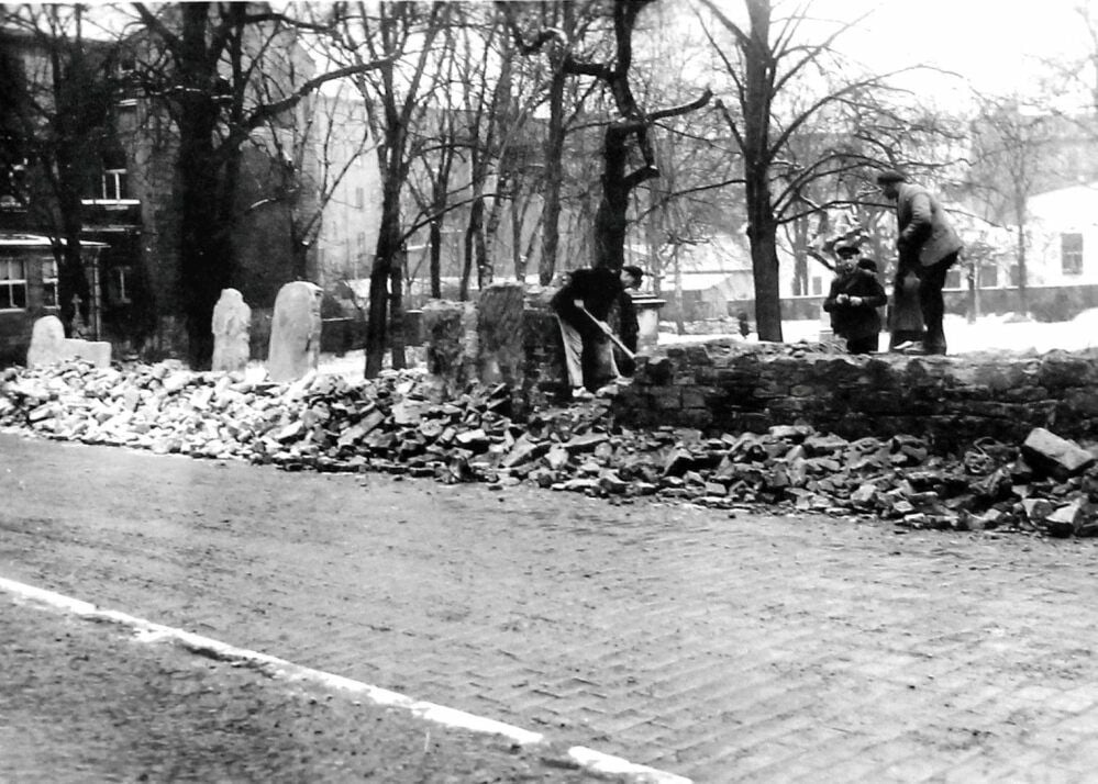 Die Begrenzungsmauer des Goetheparkes wurde 1939 abgerissen. Künftig soll es aber wieder eine umlaufende Mauer geben.