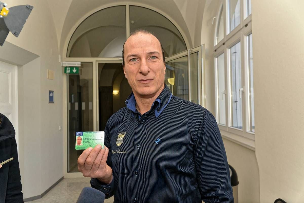 Selbst ausgestellter Führerschein: Peter Fitzek aus Wittenberg hatte im September 2012 seinen Führerschein zurückgegeben und sich stattdessen selbst einen ausgestellt. Die Führerscheinstelle hatte dies als Verzicht auf die Fahrerlaubnis gewertet.