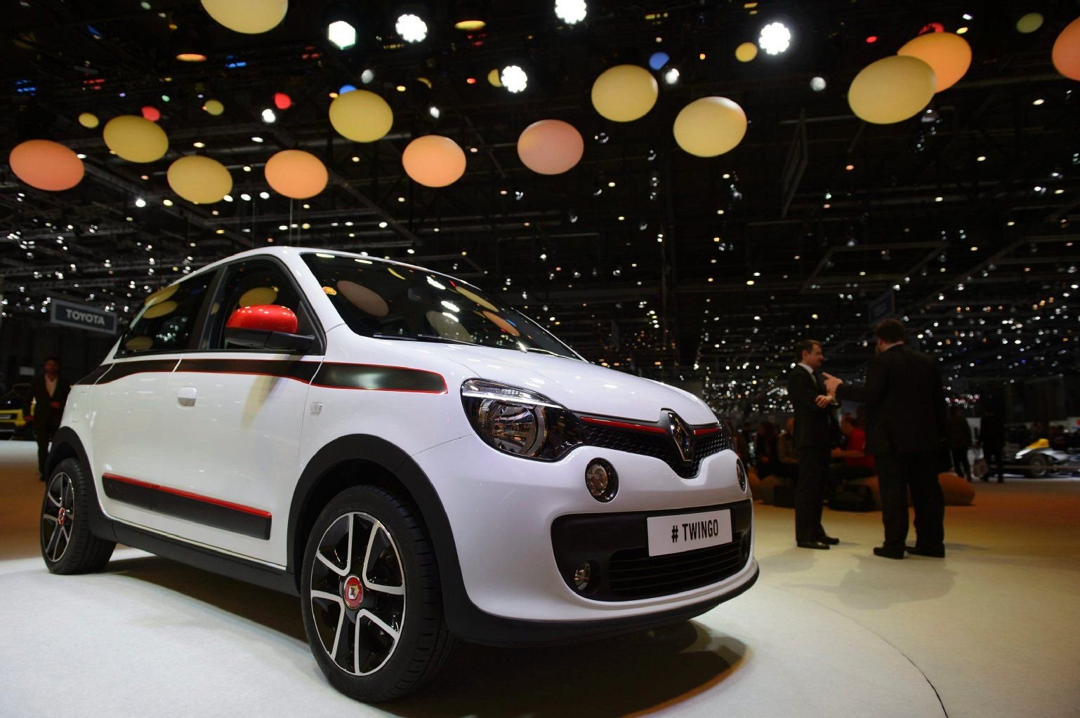 Geschrumpft und gewachsen: Der neue Renault Twingo ist etwas kürzer als der Vorgänger, bietet innen aber trotzdem mehr Platz.