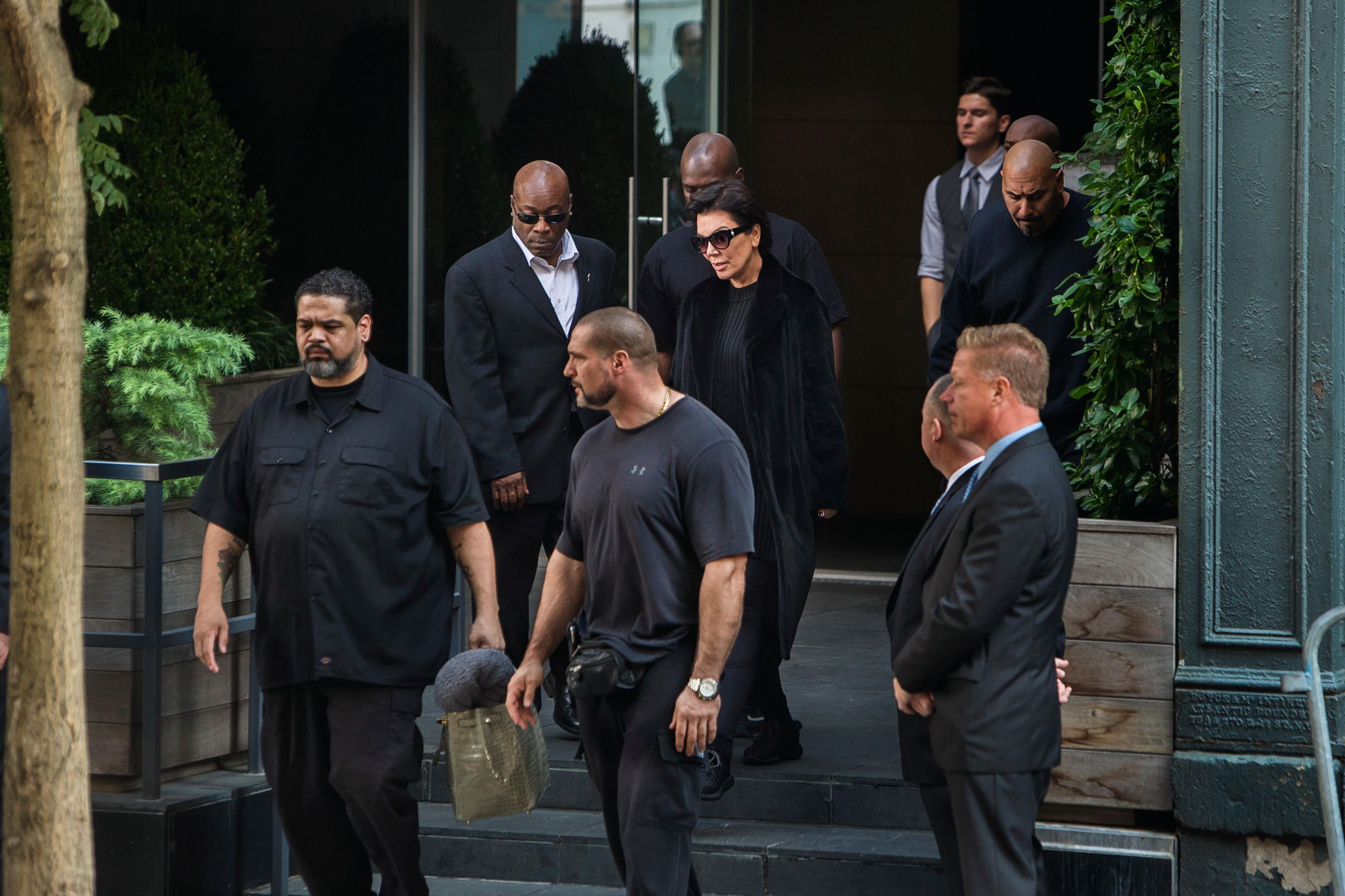 Kris Jenner, Mutter von Kim Kardashian, hat ihre Tochter in deren New Yorker Domizil besucht.