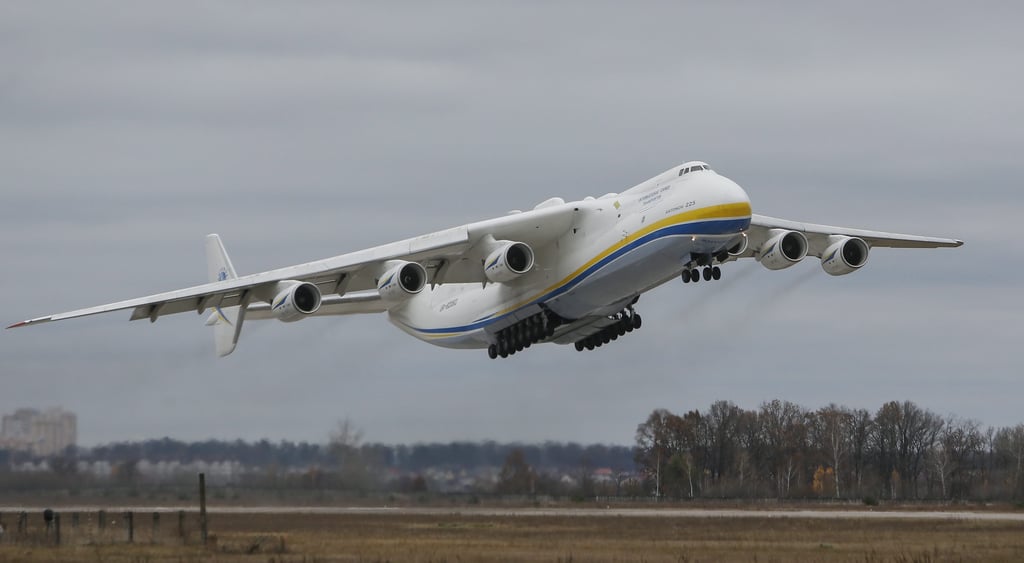 Die Antonov AN-225 startet am 10. November 2016 von Kiew aus in Richtung Leipzig.
