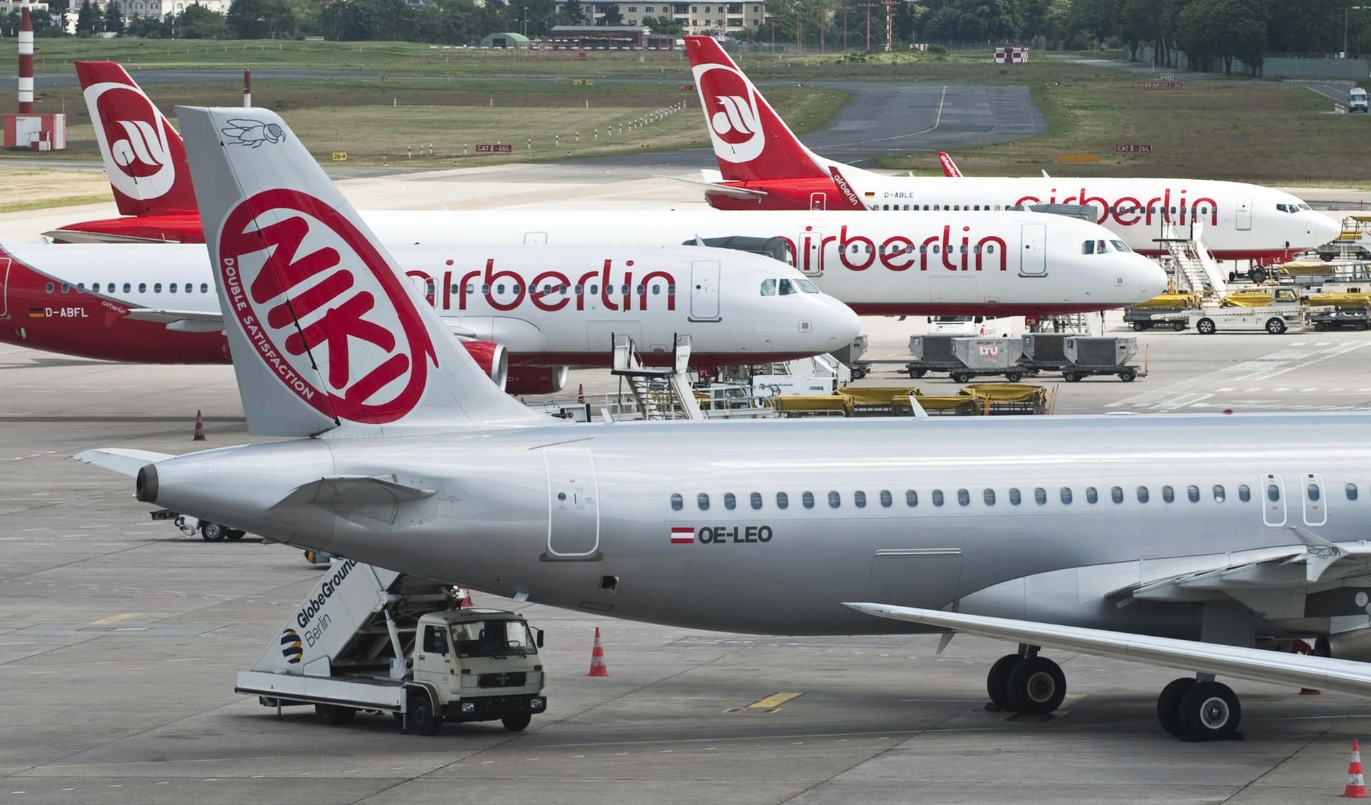 Flugzeuge von Air Berlin und Tochter Niki am Flughafen Tegel in Berlin.