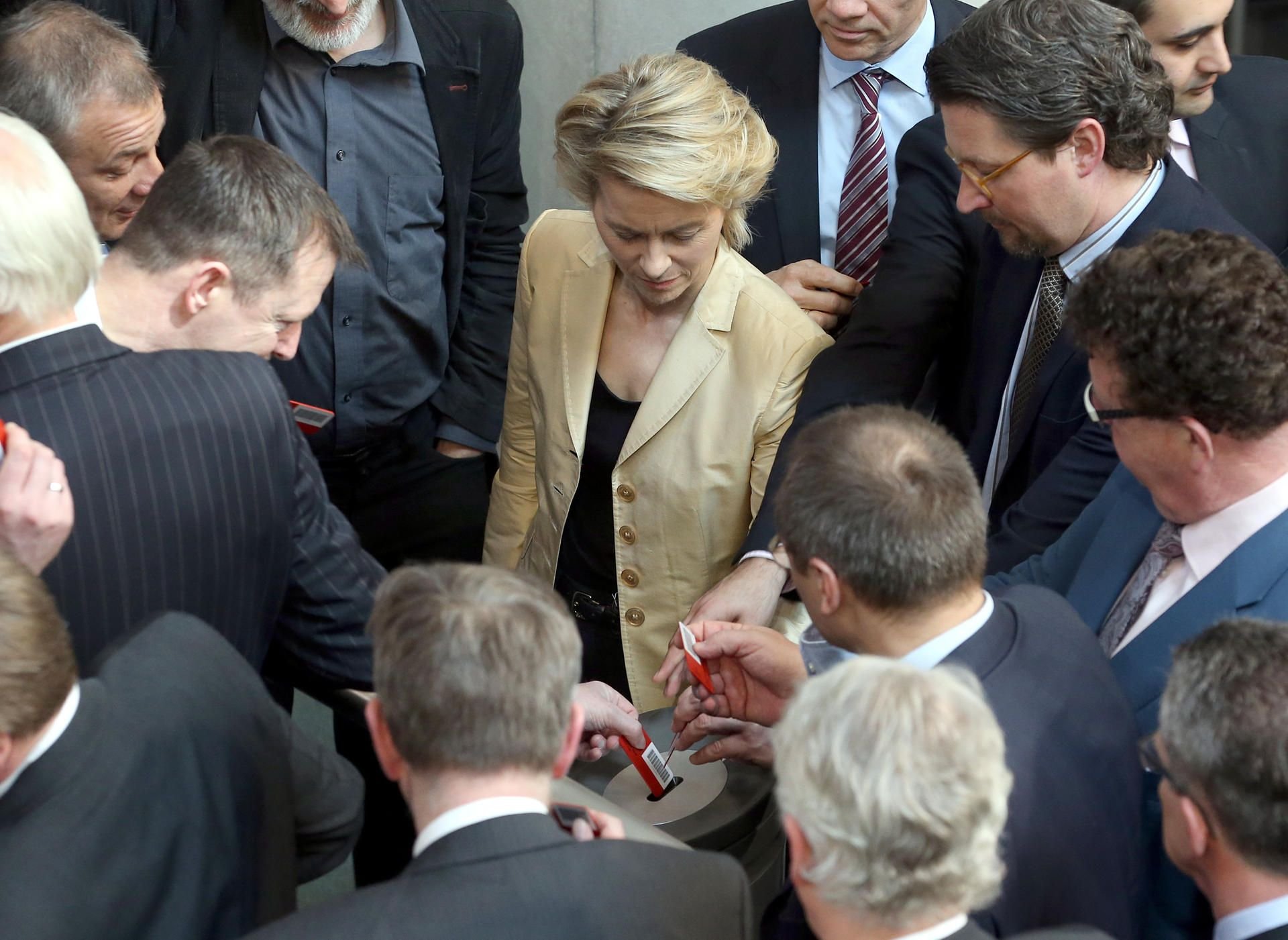 Usula von der Leyen bei der Abstimmung zur Frauenquote für DAX-Konzerne 2013.