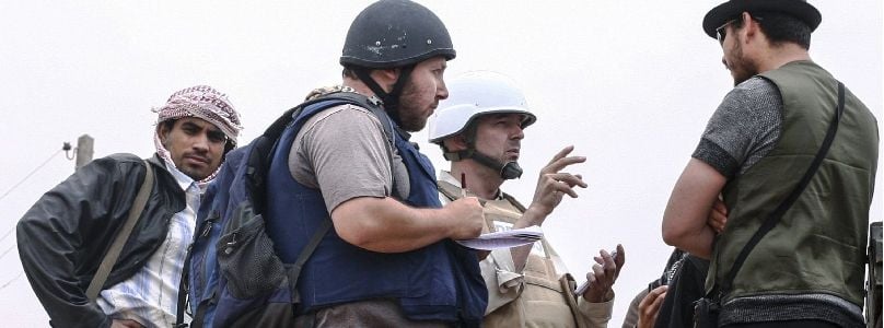 Steven Sotloff (in der Mitte mit schwarzem Helm) wurde im August 2013 im syrischen Aleppo verschleppt und im September getötet.