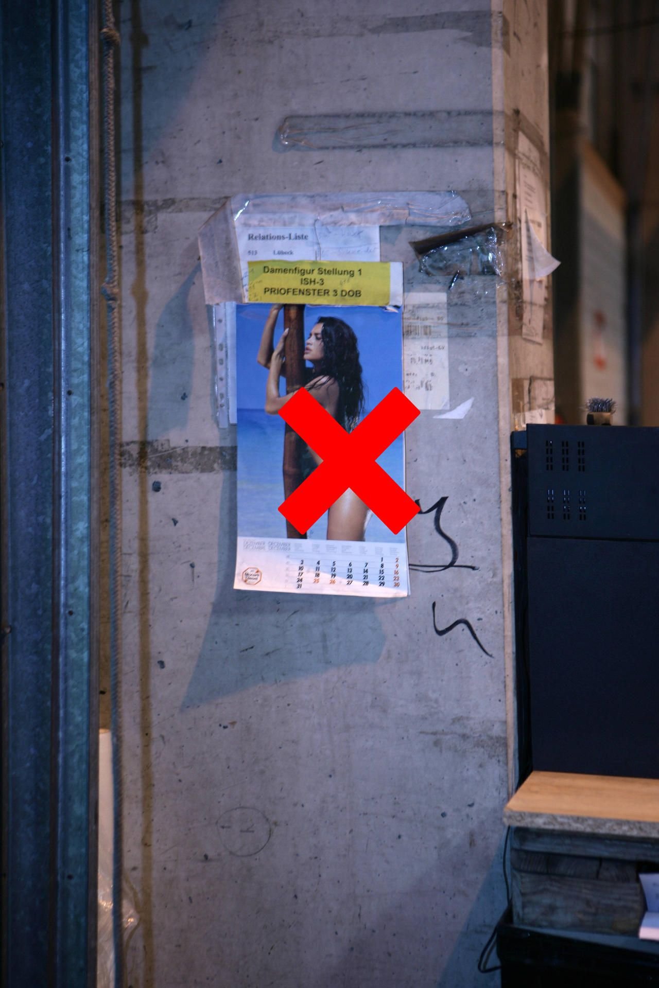 Kalender mit solchen Bildern sind im Büro tabu.