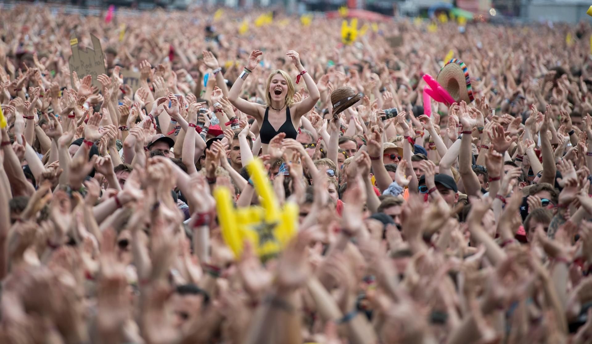 Rock-Fans aus aller Welt feiern bei Rock am Ring.