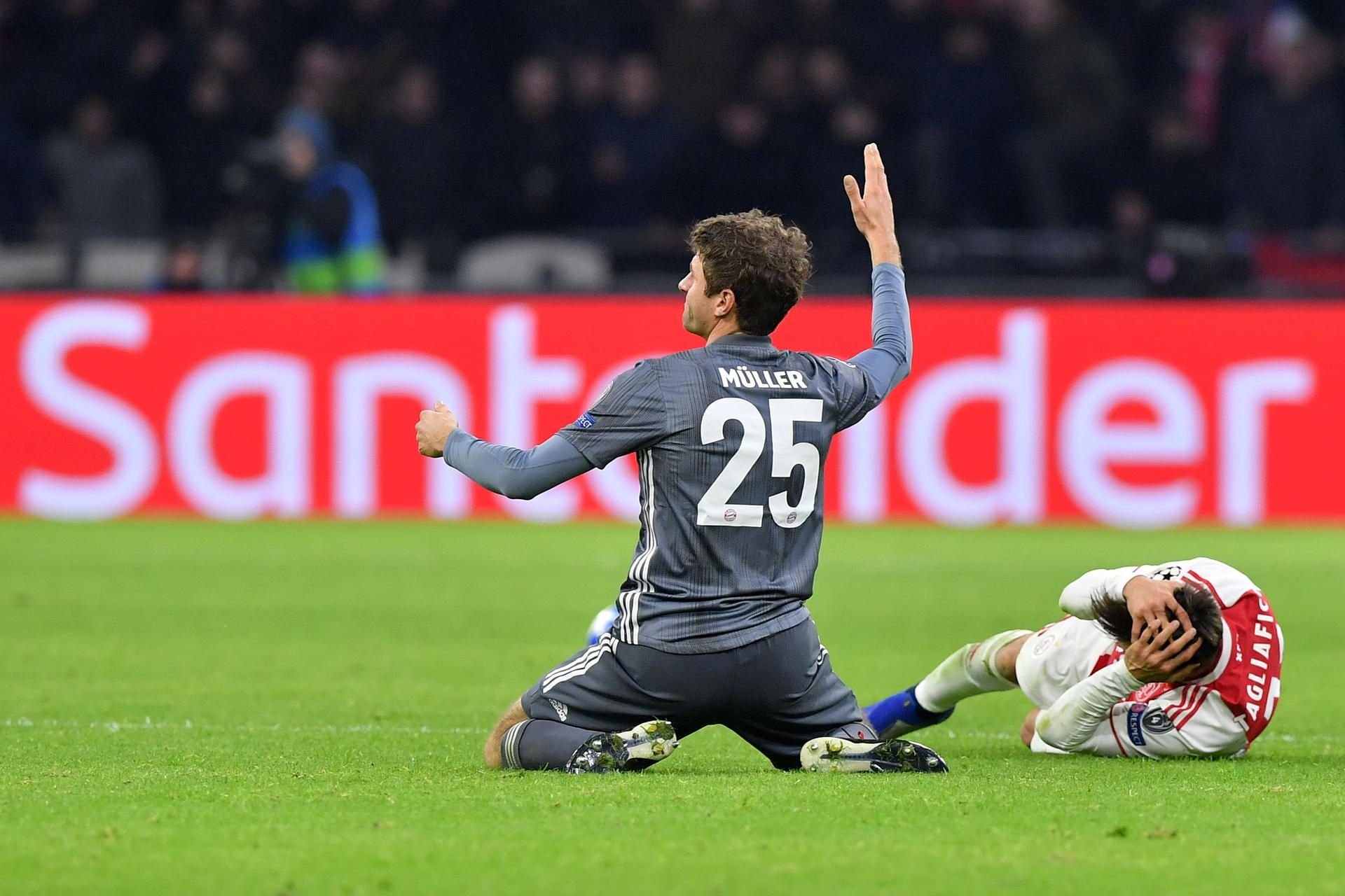 Thomas Müller traf Nicolas Tagliafico am Kopf.