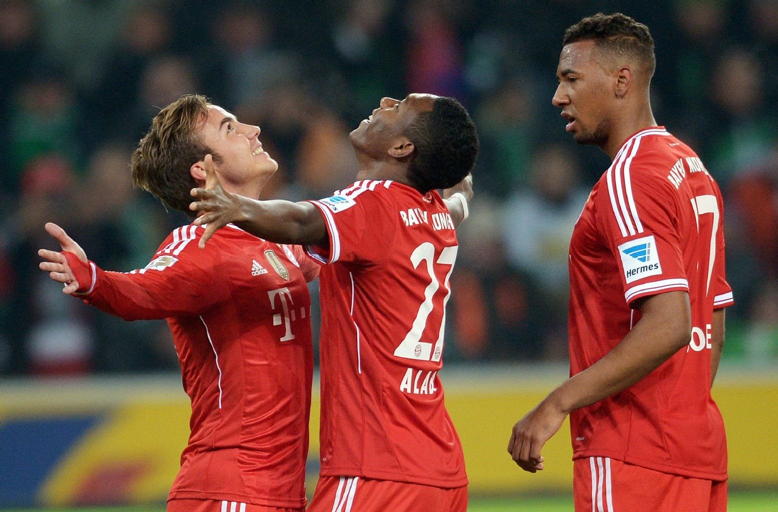 Mario Götze bejubelt seinen frühen Treffer gegen Gladbach mit David Alaba und Jerome Boateng.